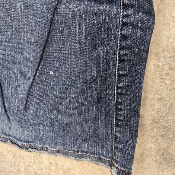 Liz Claiborne Women’s Bootcut Jeans Medium Wash 22W Elastic Waist Distressed Hem - Picture 8 of 9